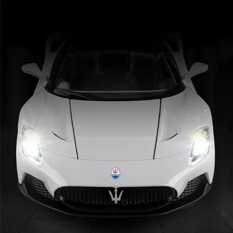New 1:24 Maserati MC20 Supercar Alloy Car Model With Pull Back