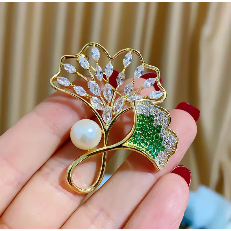 Sweet Temperament Pearl Leaf Brooches Pins Shinning Crystal Cubic Zirconia Fashioni Elegant Statement Brand Corsgae Jewelry