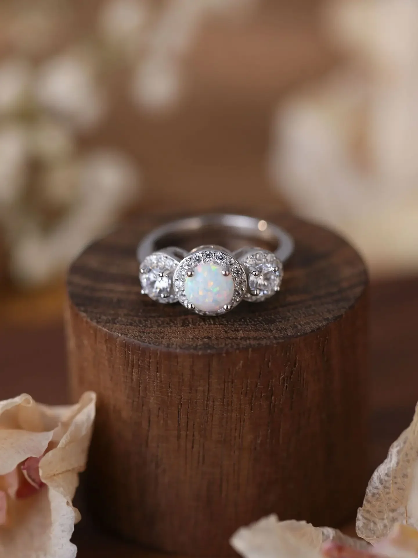 

100% 925 Silver Women's Ring Inlaid with Zircon and Opal,Unique Fashion Design with Light Luxury Style for Wedding Wearing