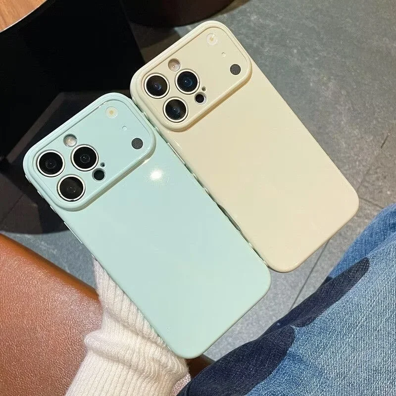 Heart-Shaped TPU Phone Case in Solid Color Silicone