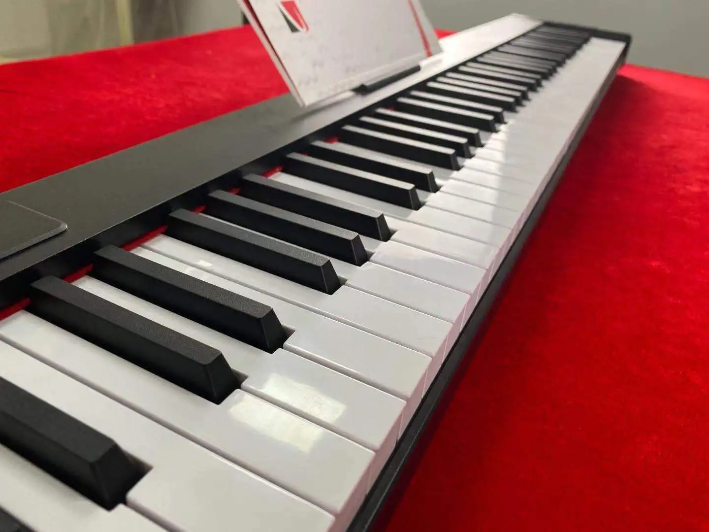 Quality Electronic Piano 88keys MIDI Rechargeable Battery Upright Piano For Beginners