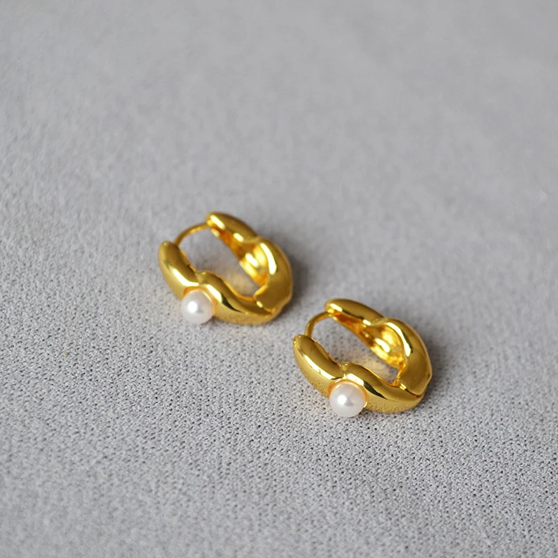 

Korean niche design irregular U-shaped buckle, brass gilded inlaid with small pearls, minimalist temperament, earrings, female