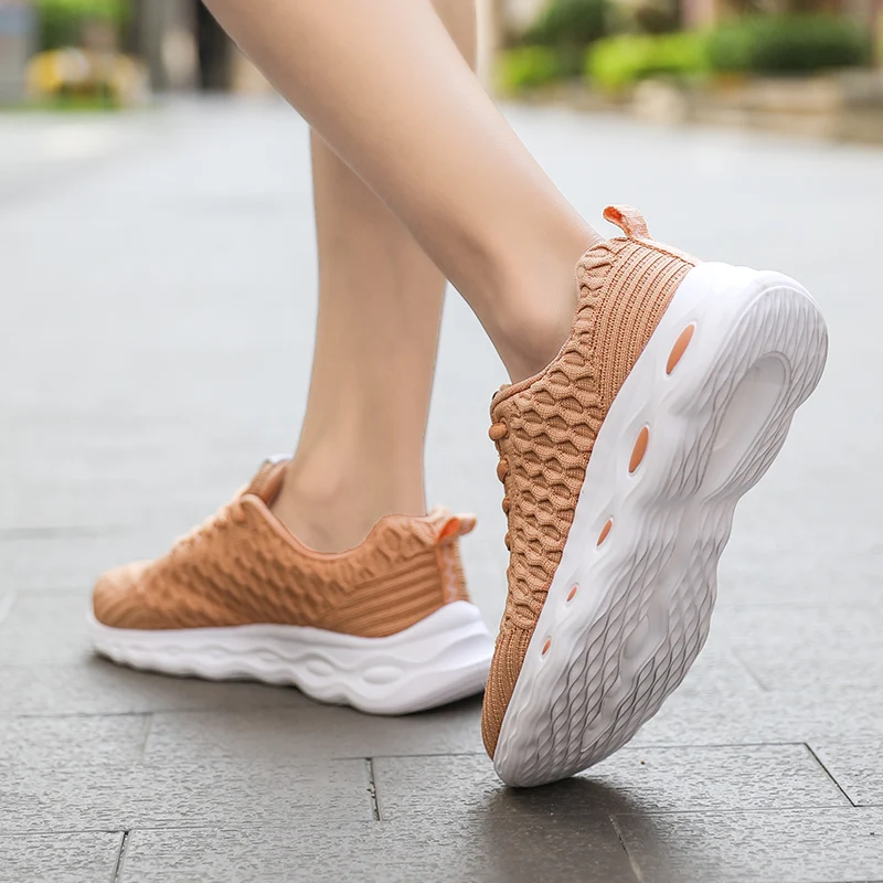 Hot Sale Knit Running Shoes Women Fashion Red Lightweight Sneakers Woman Summer Breathable Non-slip Casual Women's Sports Shoes