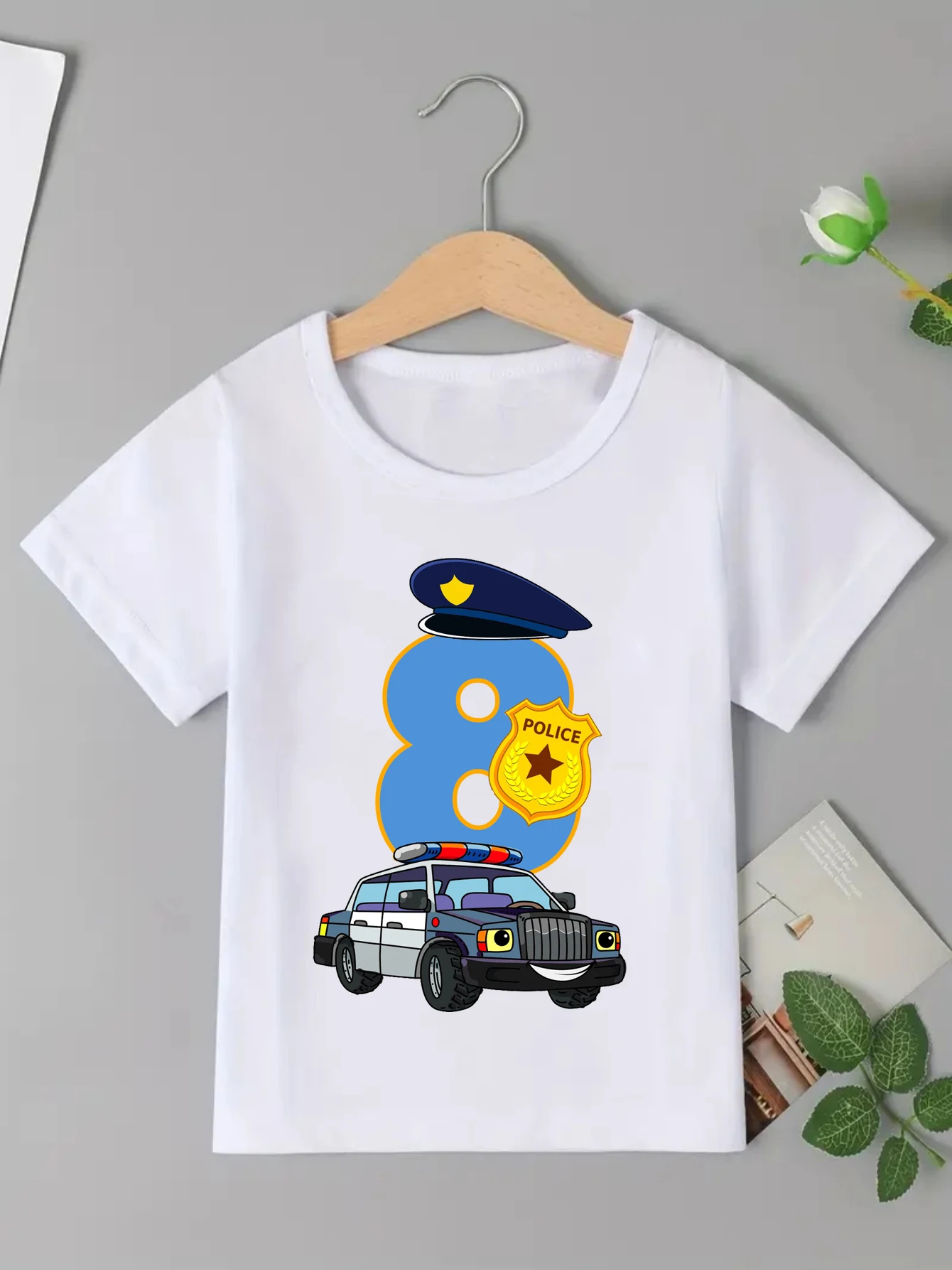 Geburtstags-T-Shirt für Jungen mit Polizei-Motiv Nummer 1-9, Polizeiabzeichen und Tarnmuster-Helikopter, Kurzarm-Oberteil als Geschenk für Babys und Kinder – Detail 16