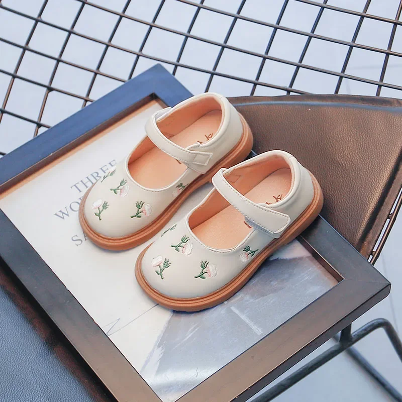 Children's Leather Shoes Vintage Flower Embroidery Cute Simple French Style Girls Casual Shoes 2023 New Kids Fashion Child Shoes