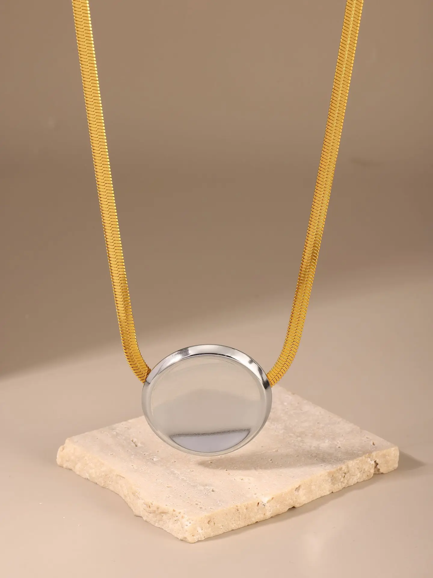 Doppelte Farben glänzende Halskette für Frauen vergoldet quadratischer Anhänger Luxus wasserdicht elegant Schlangenkette Schmuck Geschenk – Detail 11