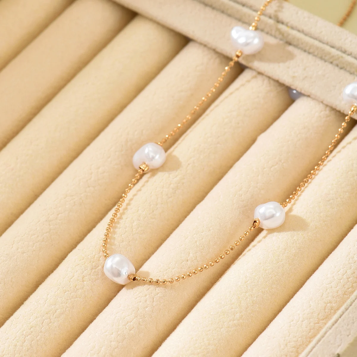 Faux Pearl Necklace Pearl Choker Necklaces Irregular Layered Choker for Mom Wedding Party Daily Wear