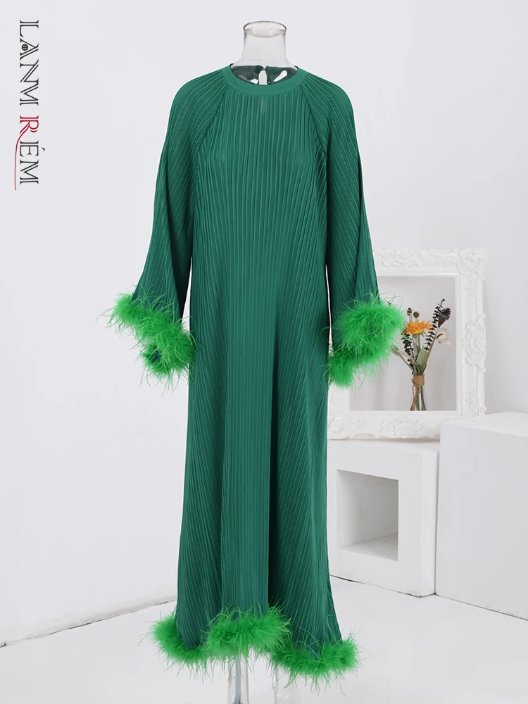 

LANMREM High End Pleated Long Dress Round Neck Feather Spliced Design Loose Green Dresses Elegant Party 2024 Spring New 32C372