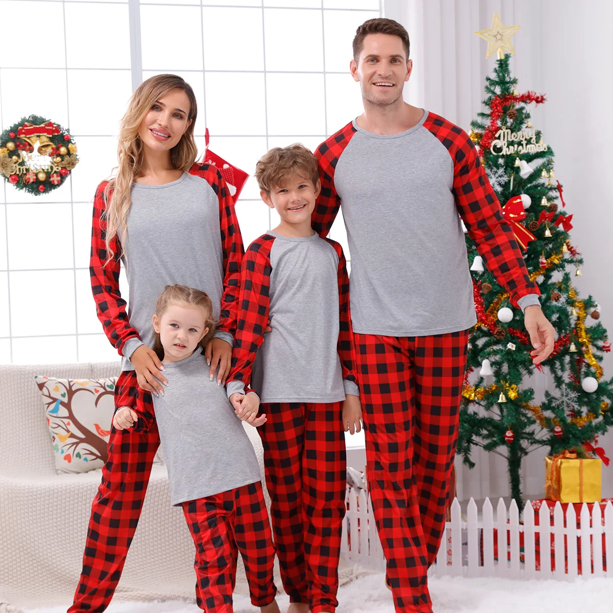 thumbnail image 2 of Conjunto de pijamas navideños para parejas o familias, 2 piezas, ropa de casa, sublimación en blanco para regalo personalizado de Año Nuevo, 2 of 5