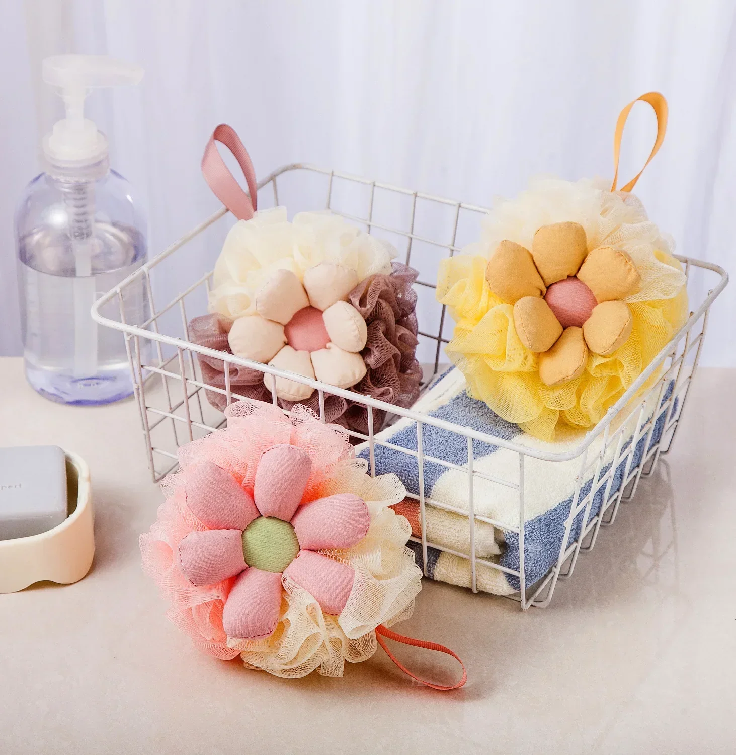

Flower shower ball, shower ball, non scattering flower shower tool