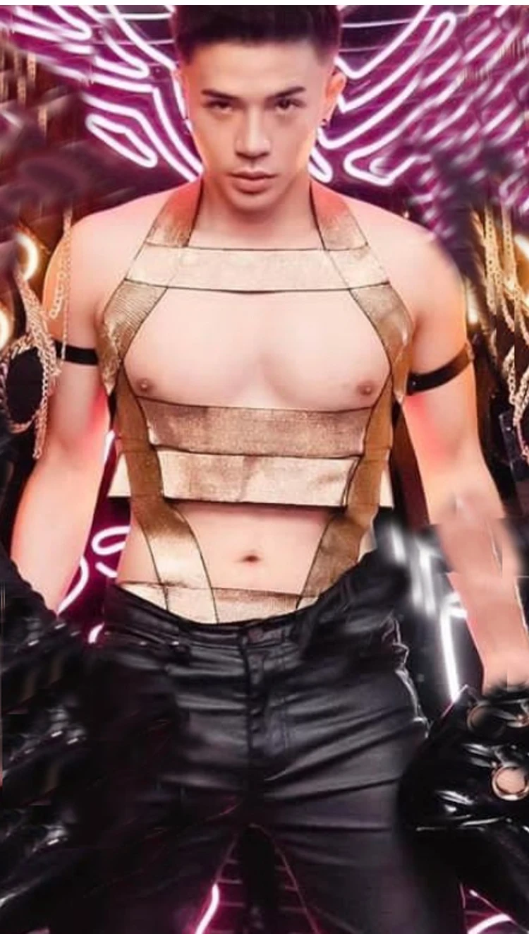

Sexy Pole Dance Costume Shiny Gold Stretch Chest Strap Nightclub Muscle Men Gogo Dancer Clothes Dj Ds Rave Outfit