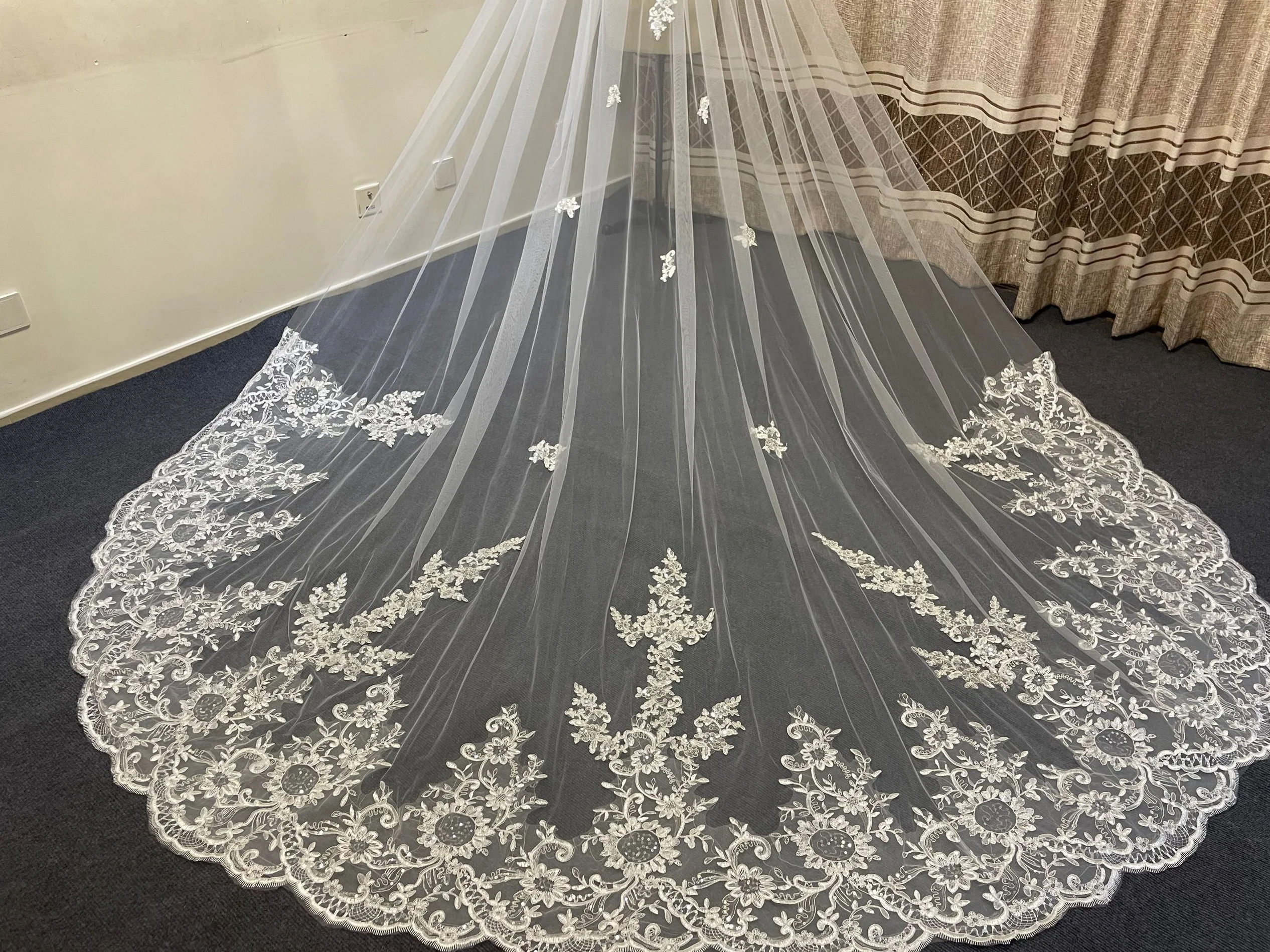 FAIOKAVER Wedding Veils White 1 Tier Sequins Lace Cathedral Long with Comb