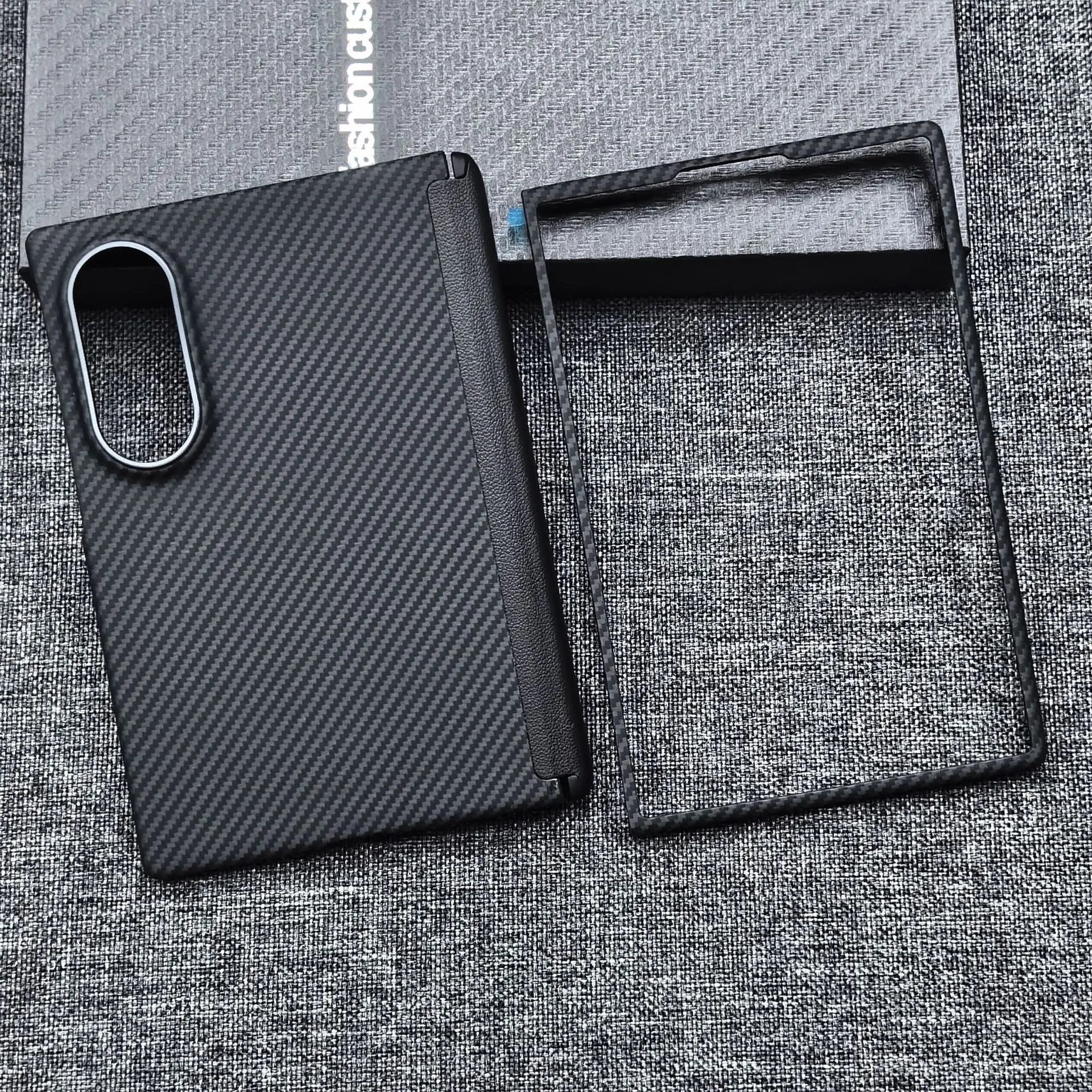 Wide Case with Carbon Fiber Texture and Magnetic Magsafe Compatibility