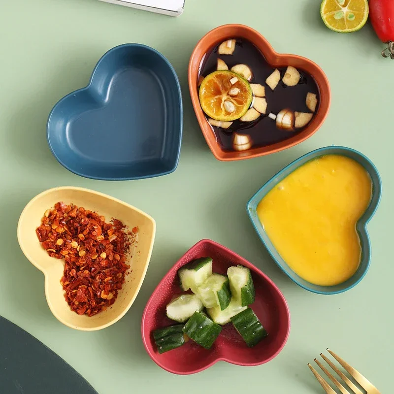 Heart-shaped straw seasoning plate creative plastic home kitchen pickle plate dip snack vegetable seasoning dining dish