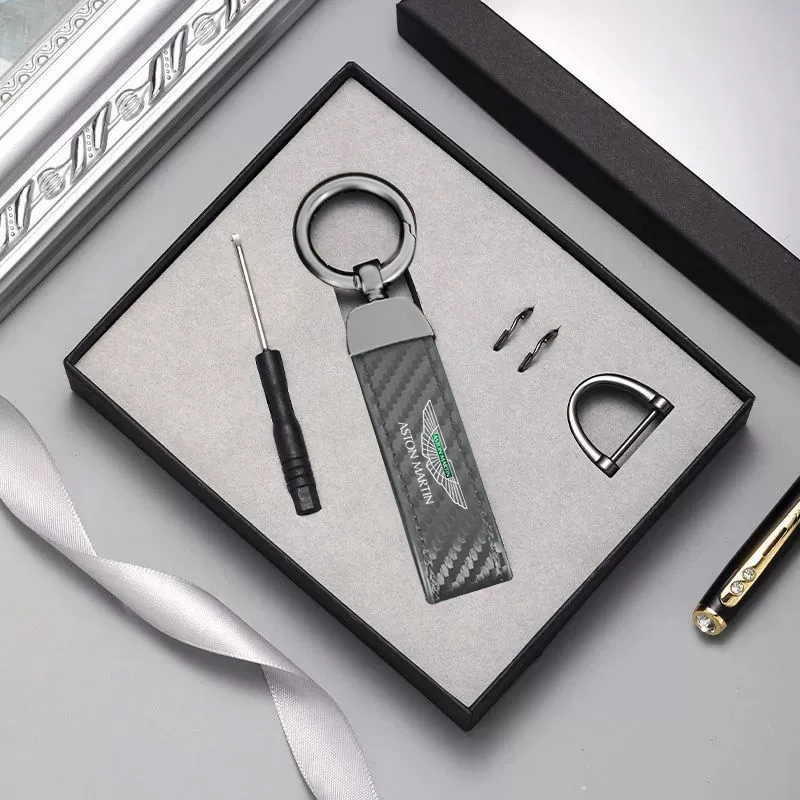 Aston Martin Carbon Fiber Look Sleutelhanger - Verpakking en meegeleverde accessoires