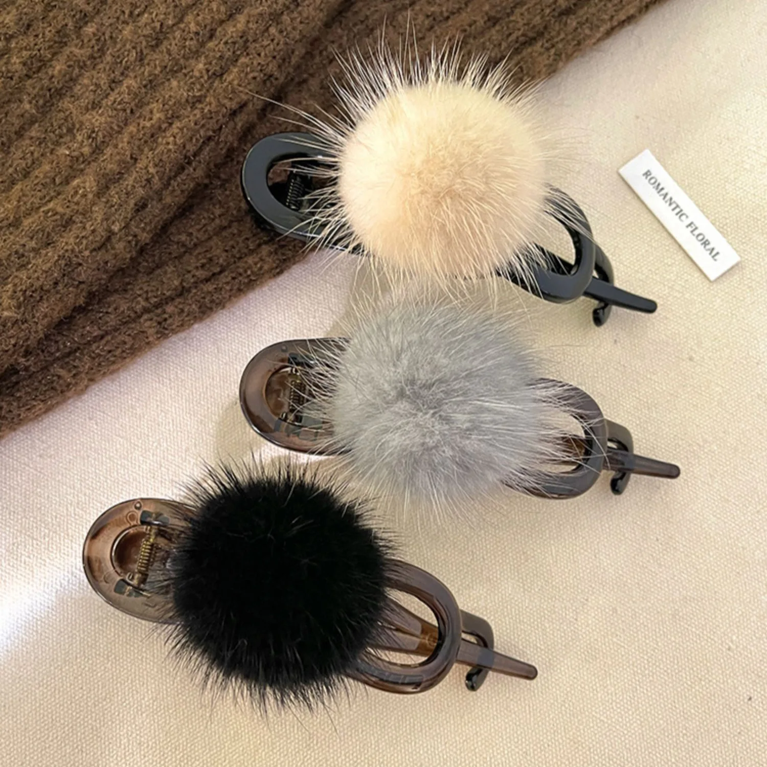 1PC Faux Fur Pom Pom Hair Clips, Soft Fluffy Hair Claws For Women, Minimalist Cute Hair Accessories, Trendy Winter Hair Decor