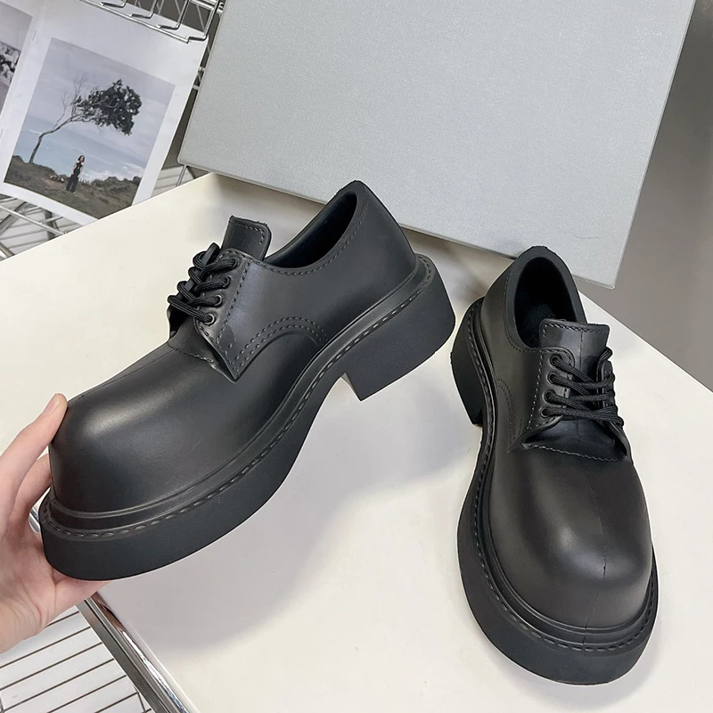 Рисунок 2 - Новые мужские туфли с круглым носком