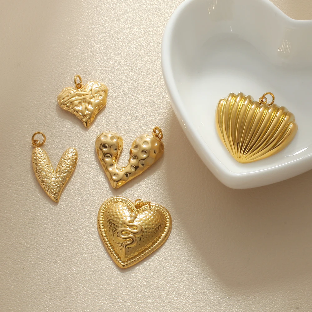 Hochwertiger Edelstahl-Charm, vergoldete herzförmige Anhänger für DIY-Halskette, Schlüsselanhänger, Damenschmuck, Accessoires, Trend 2025 – Detail 5