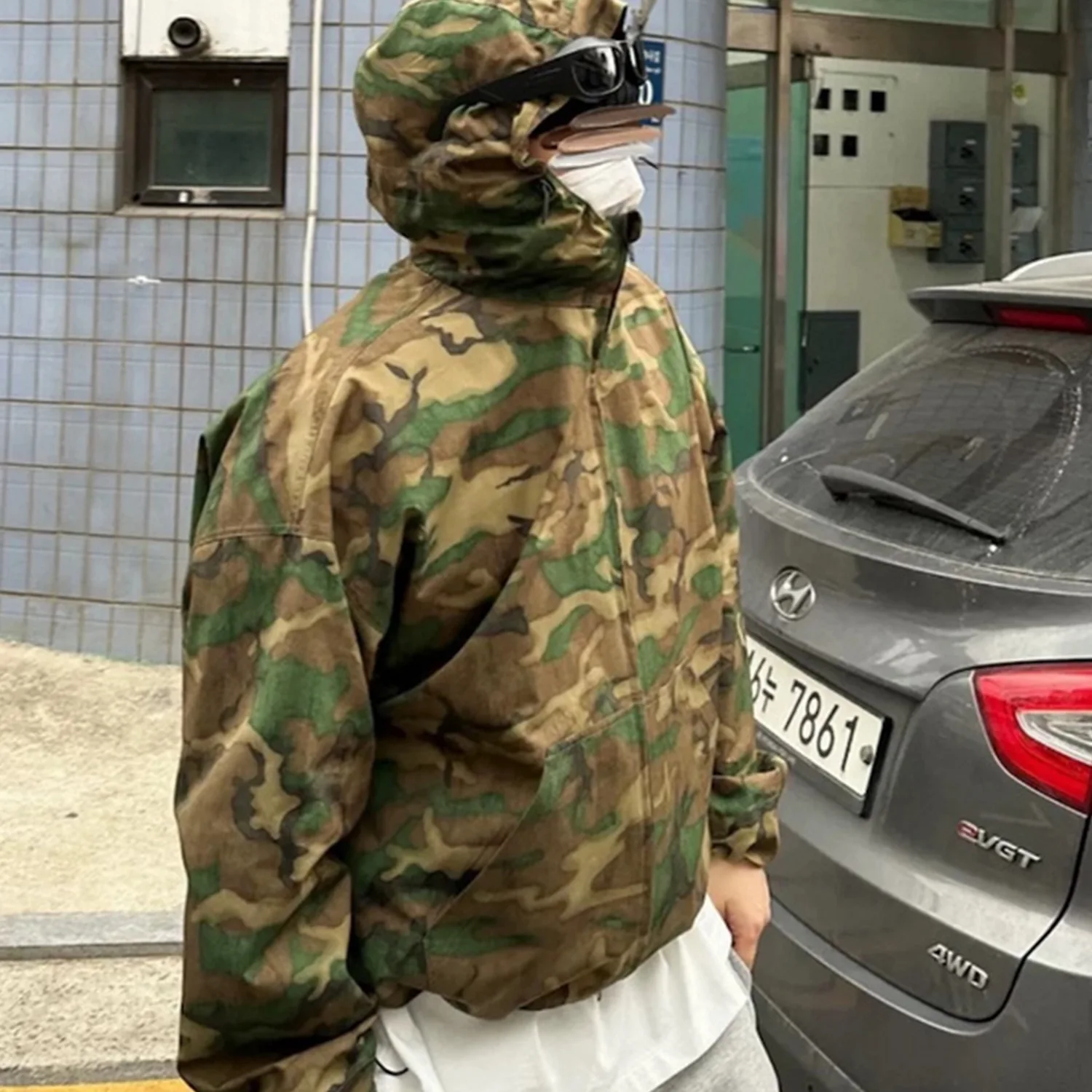 Men's and Women's Camouflage Trench Coat with Hood, Zipper and Wide Silhouette, Perfect for Winter