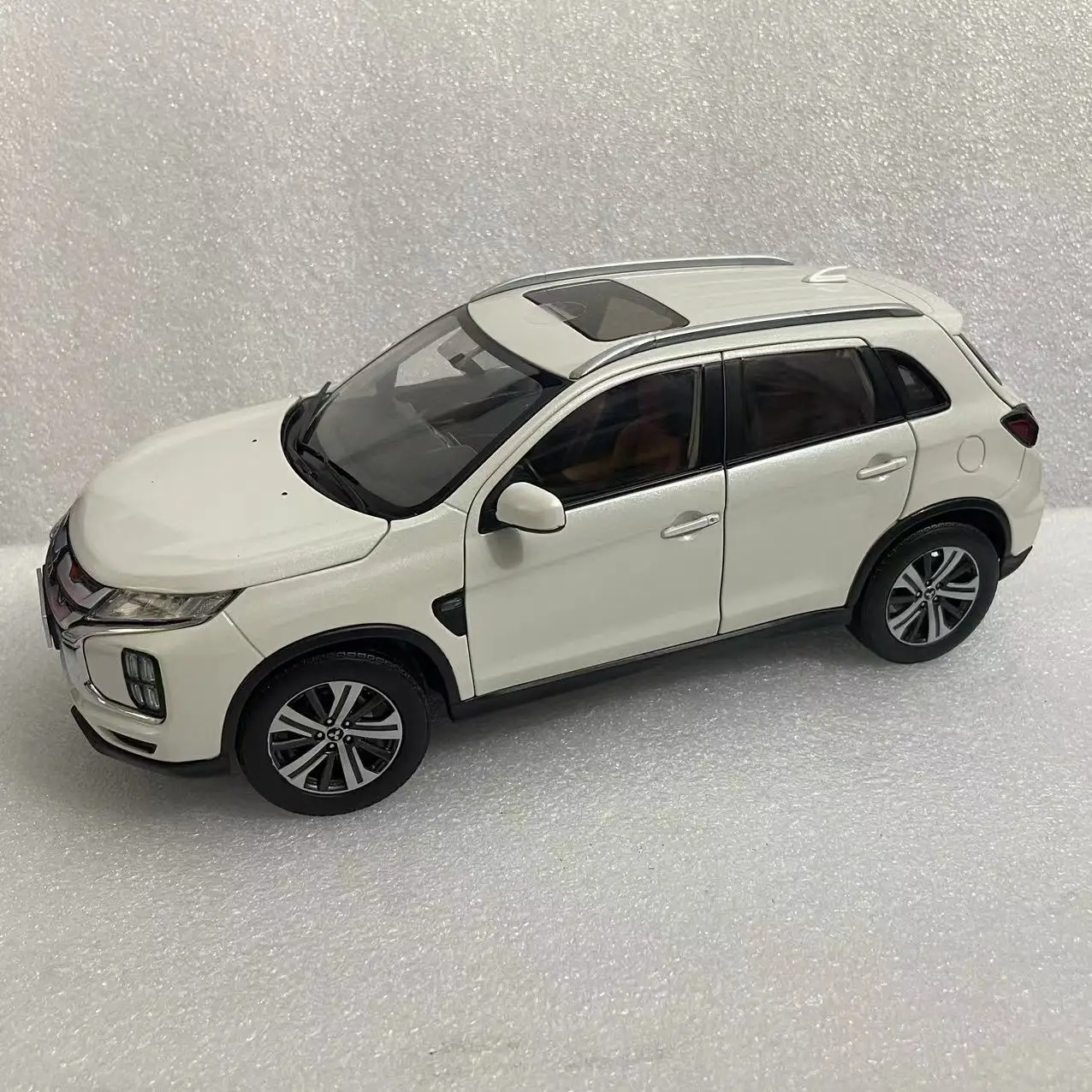 1:18 Mitsubi ASX RVR Outlander Sport Dynamic Shield Die-cast