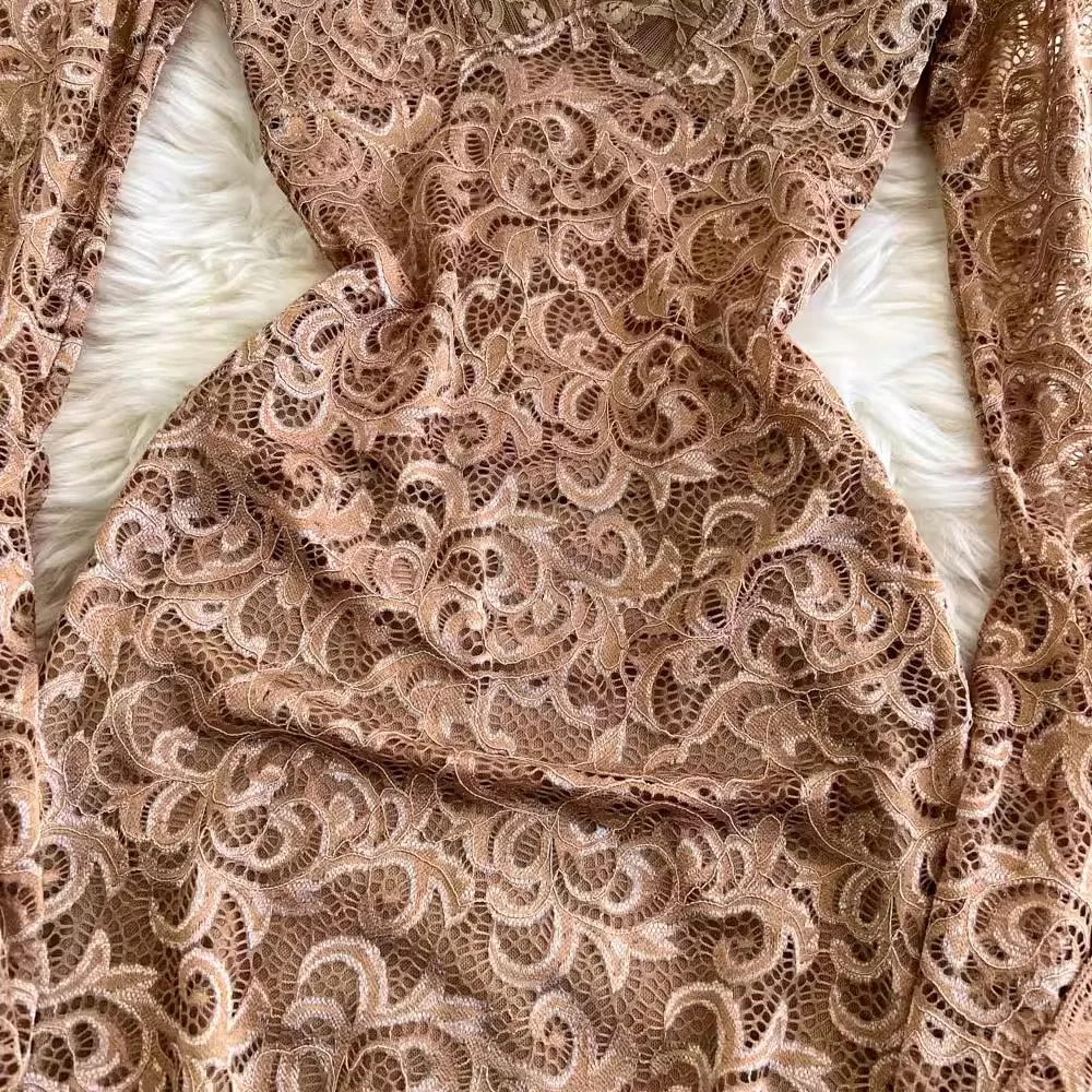 فستان دانتيل رسمي كم واسع