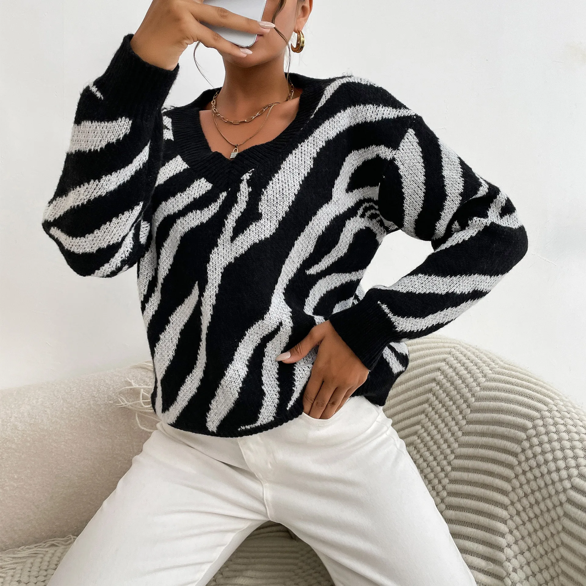 2022 Autumn and Winter New Women's Pullover Sweater Women's Fashion Contrast Color Zebra Print Sweater Women
