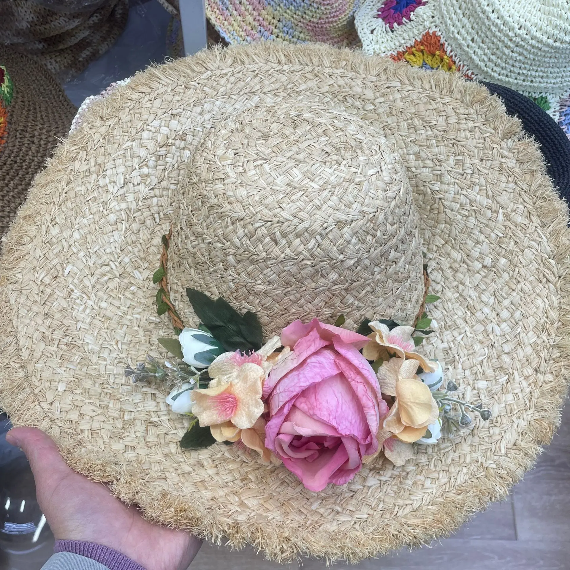 

2024 Handmade Woven Raffia Sun Cap for Women Wide Brim Rose Flower Fairy Summer Beach Cap Sombreros De Mujer Elegante Para Boda