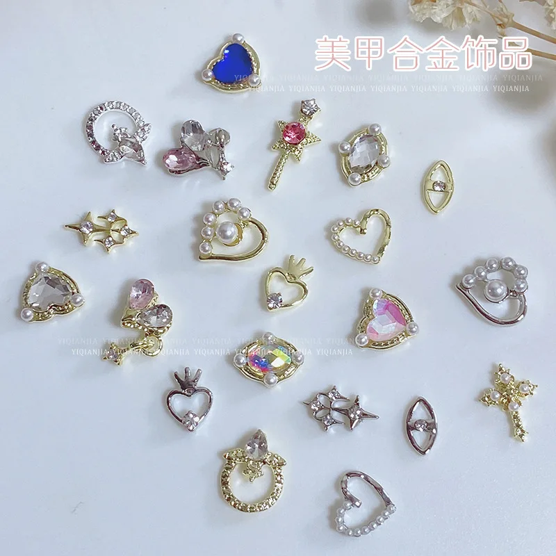 

5pcs Luxury Nail Art Design Jewelry Decoration Hollowed Heart Diamond Manicure Ornament Rhinestone Charms Parts Nail Supply