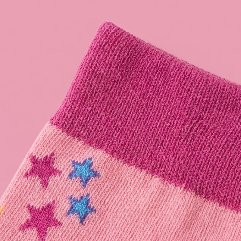 유니콘과 도넛 디자인의 유니섹스 양말 1켤레, 딥 핑크 대비색의 발뒤꿈치와 발가락 부분, 폴리에스터, 통기성, 재미있음, 종아리 중간 길이, 일상 착용에 적합