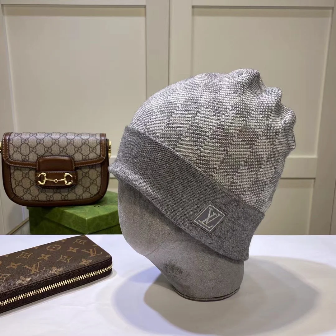 Louis Vuitton knitted hat made of cashmere, simple and elegant