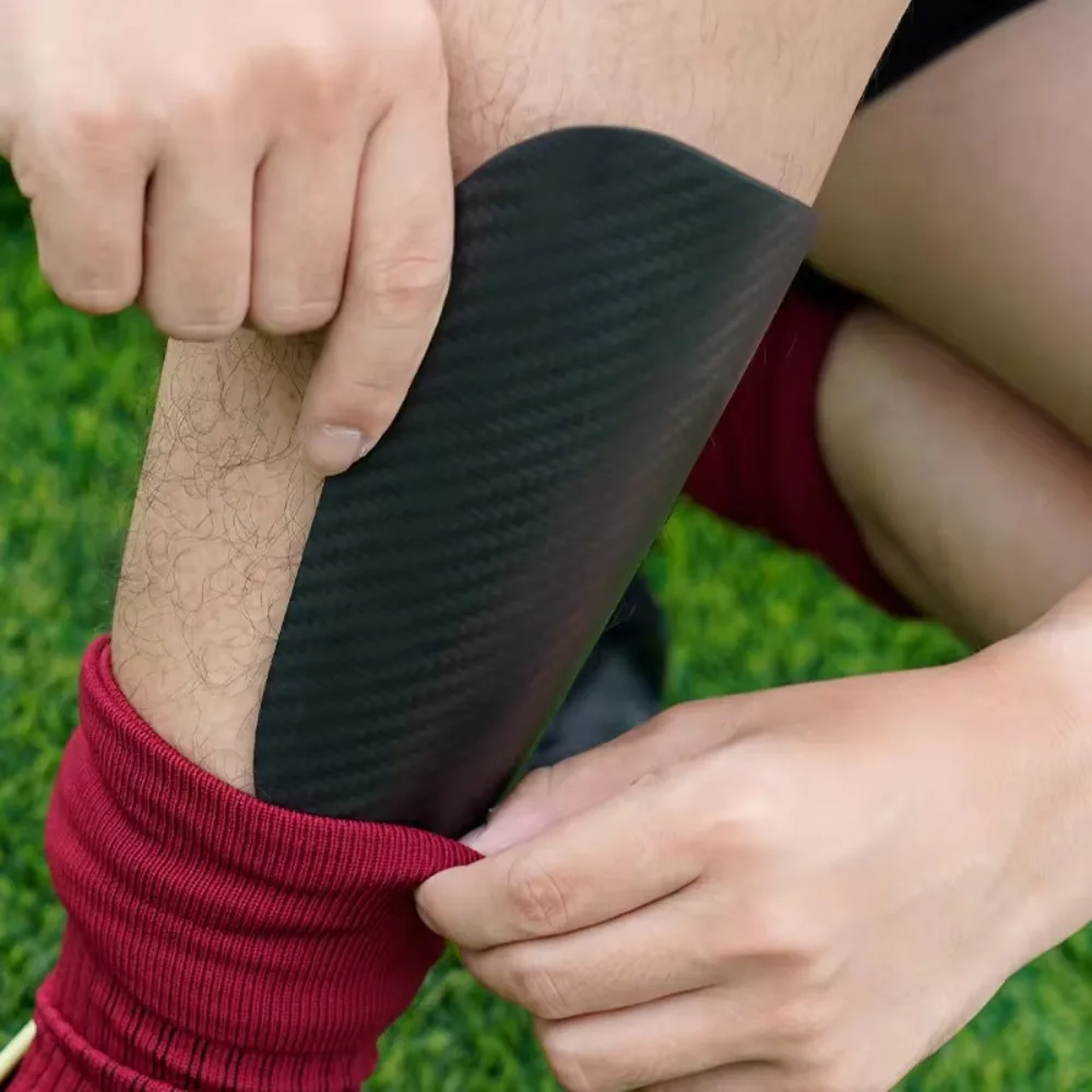 Ultralight Carbon Fiber Soccer Shin Guards Strapless Breathable Pads Football Shin Holder Plastic Leg Guard Training soccer shin guards,shin guard pads