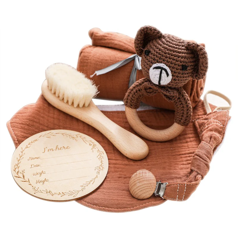 

Newborn Cotton Cartoon Round Ring Wood Newborn Baby Gift Box Organic Swaddle Blanket And Baby Teething Toys