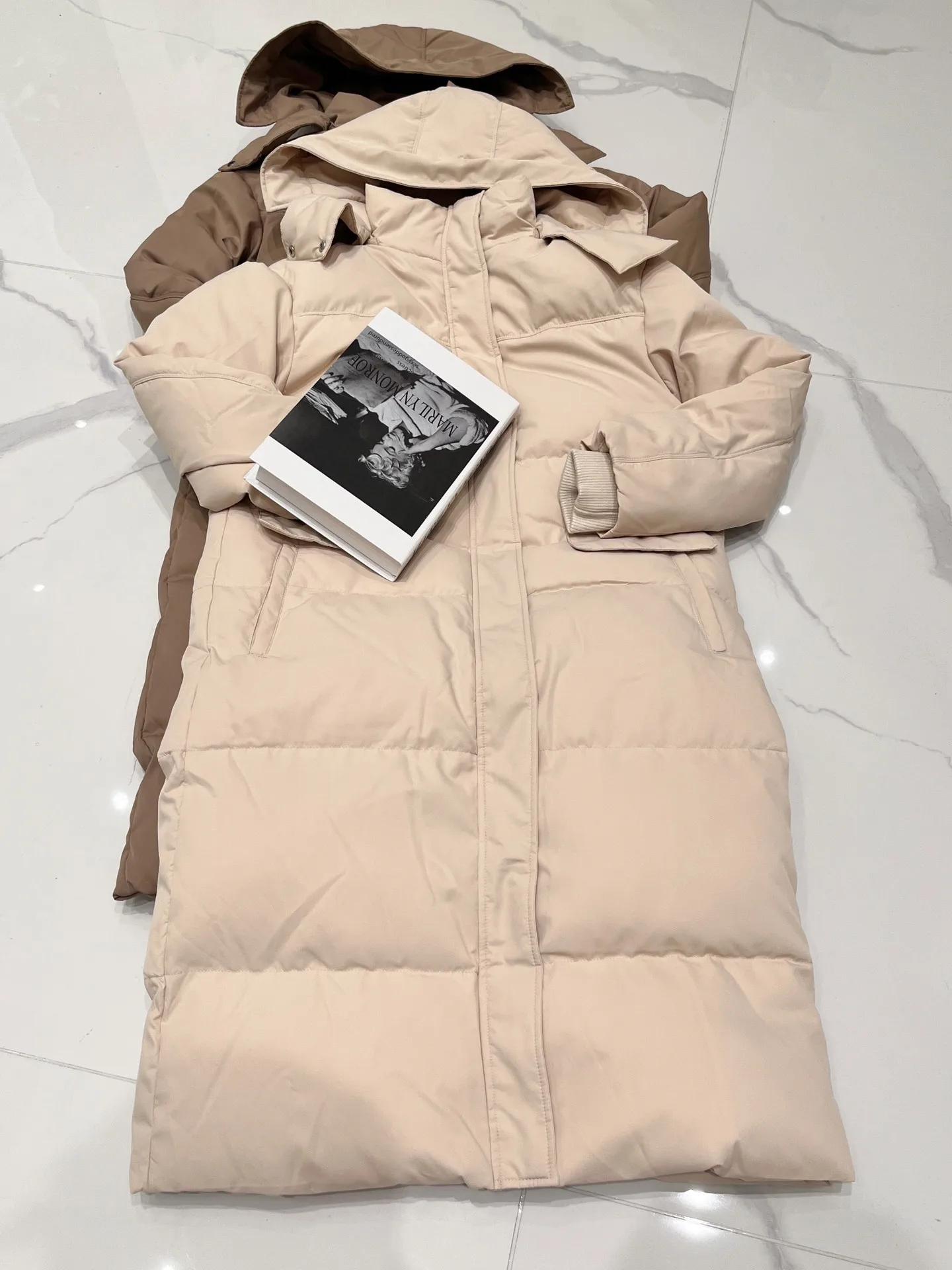 

2023 Winter New women Hooded Mid-length Warm Over-the-knee Jacket