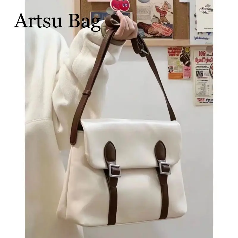 

Minimalist Fashion Bag for Women Large Capacity Commuting Shoulder Crossbody Bag Students Casual Versatile Black White Tote Bag