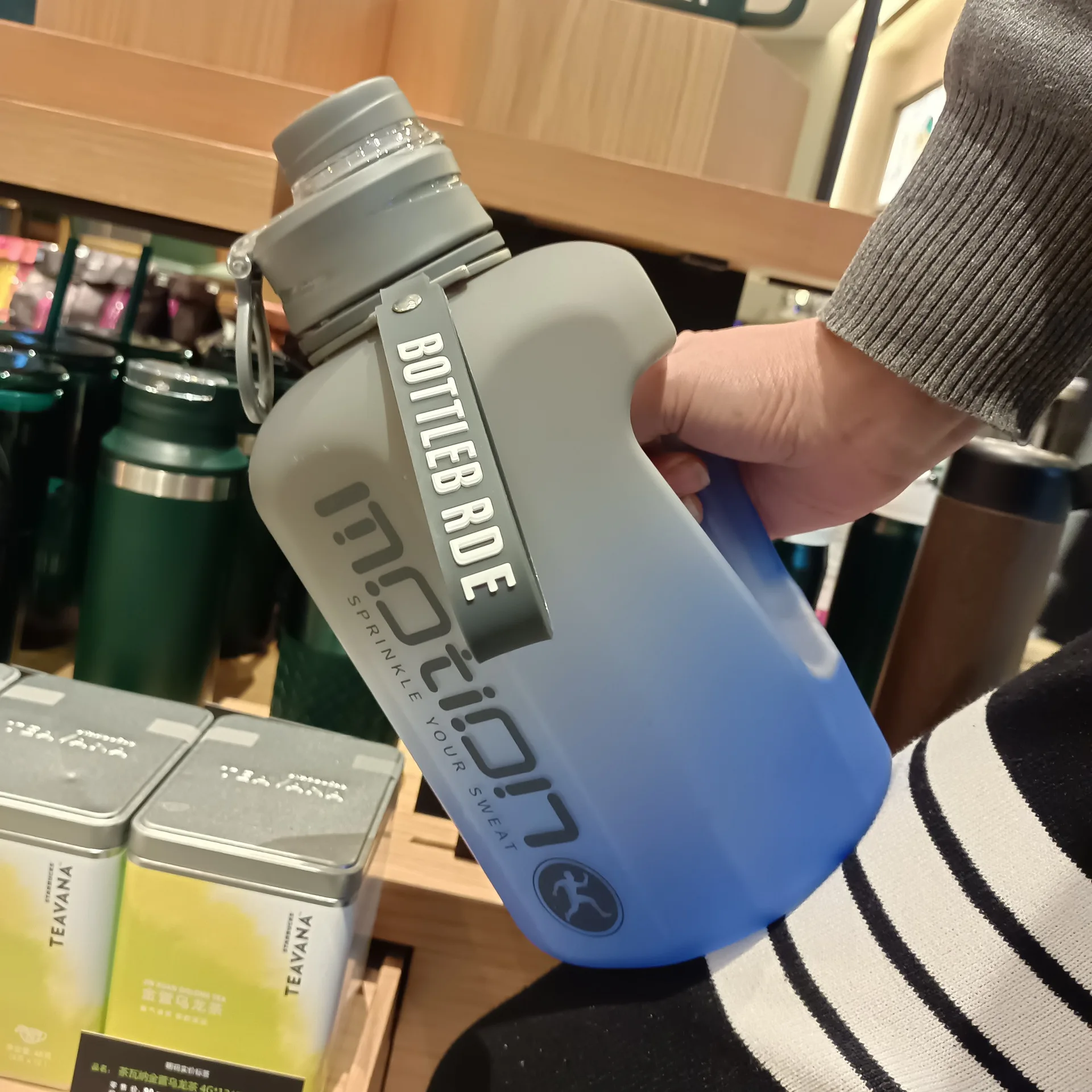 グラデーションスポーツケトルプラスチックウォーターカップ大容量3.78Lアウトドアスポーツフィットネスポータブルハンドル大型ケトル