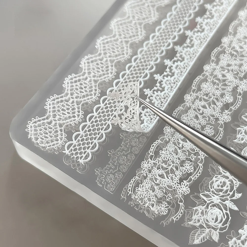 1Pcs 우아한 레이스 장미 꽃 네일 아트 몰드 초박형 중공 체크 무늬 레이스 실리콘 네일 템플릿 DIY 매니큐어 참 도구