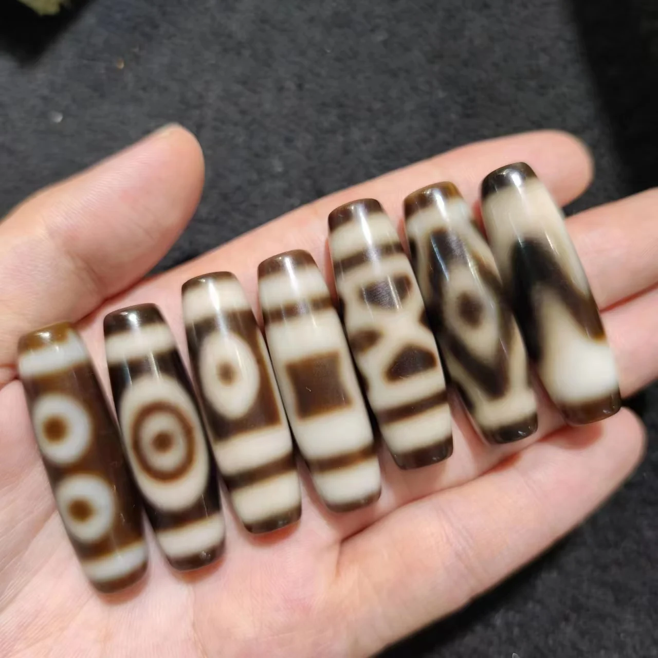 

1pcs/lot natural multi-pattern old agate dzi Black gray Weathering lines Thick lines White core holes DIY necklace pendant taki