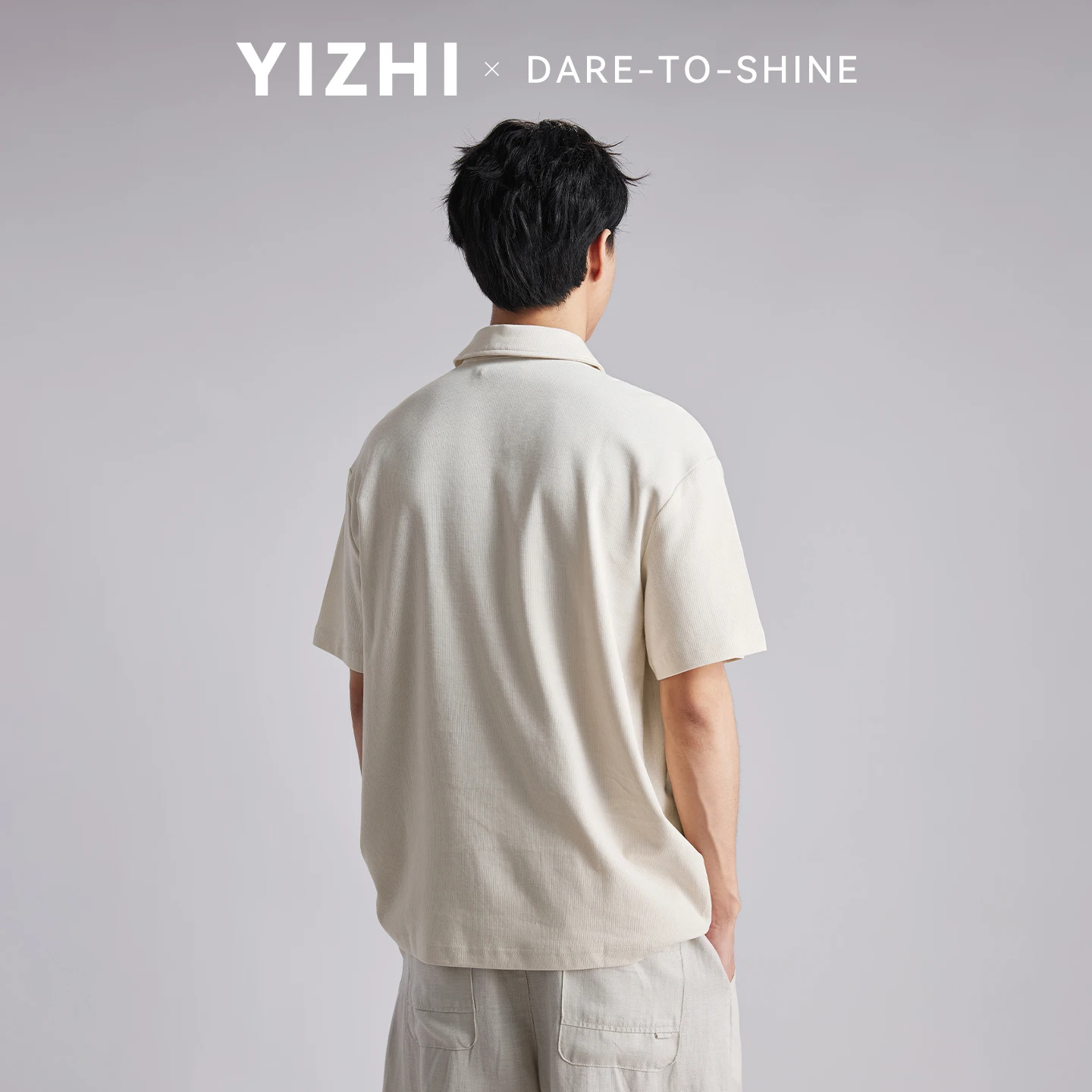 Polo da Uomo Minimalista con Logo Ricamato a Forma di Cervo, Collezione Estate 2026, Vestibilità Ampia, Mezza Zip, Casual, per il Pendolare, Manica Corta - immagine 4