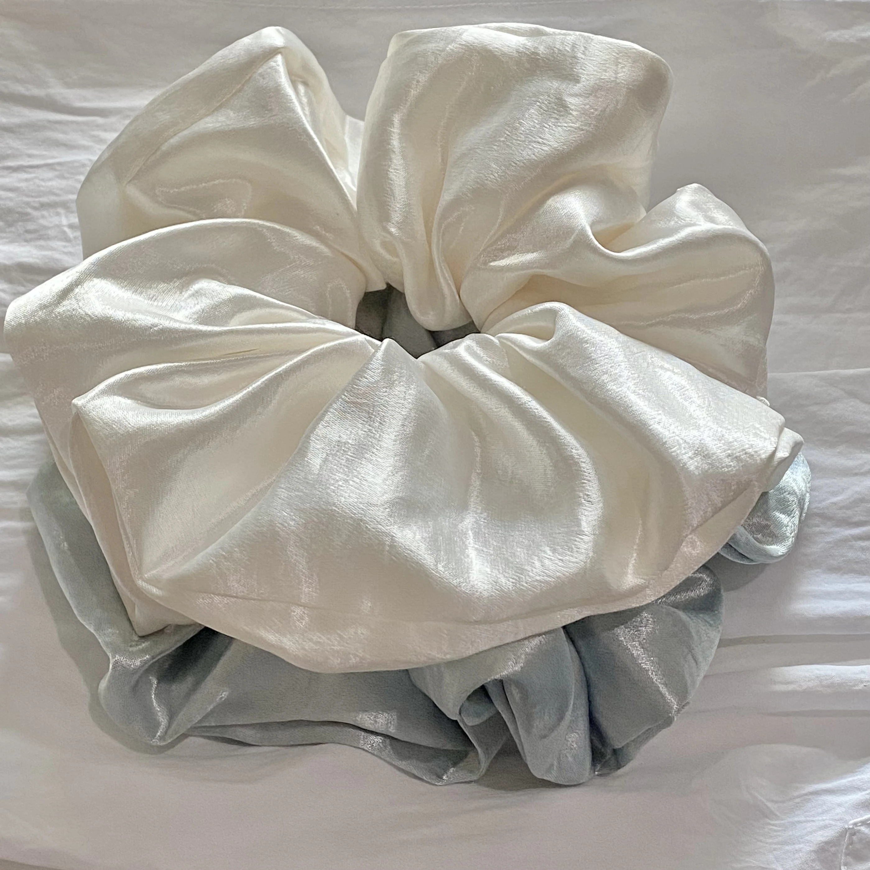 1PC Satin Hair Scrunchies Set, Light Blue And Creamy White Hair Ties, Elegant And Shiny Hair Accessories For Women