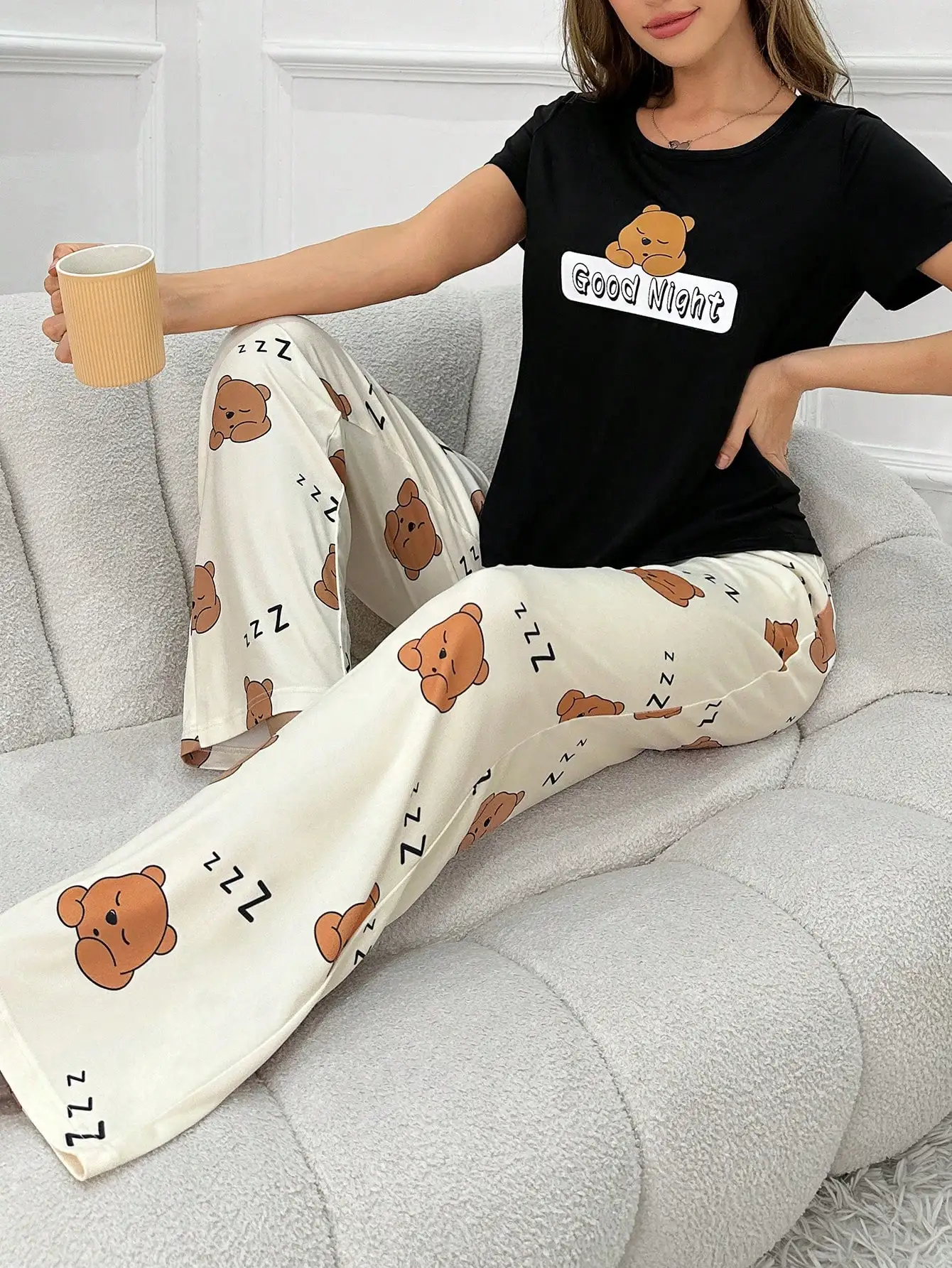 2-Piece Set of Women's Four-Season Pajamas, Casual and Cute Cartoon 1