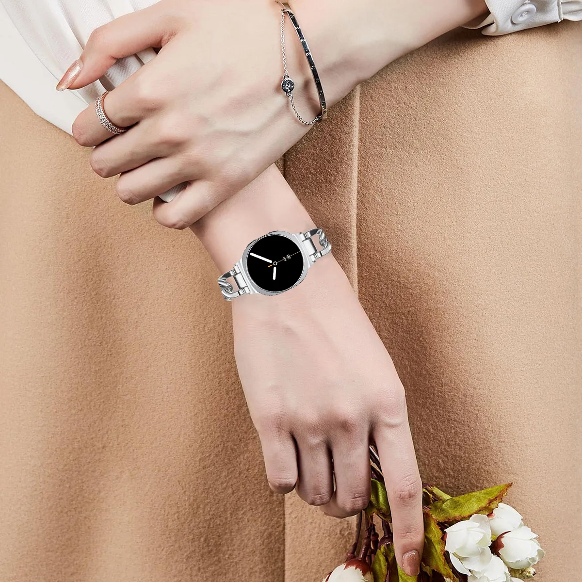 Elegant Metal Bracelet Strap for Smartwatches - Women's Premium Watchband Accessory