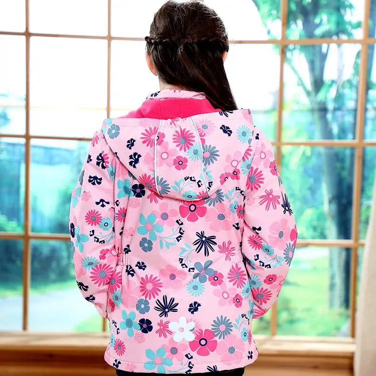 

Новая весенне-осенняя розовая ветрозащитная и водонепроницаемая куртка Барби для девочек с шапкой средней длины, с усадочной талией и бархатной подкладкой