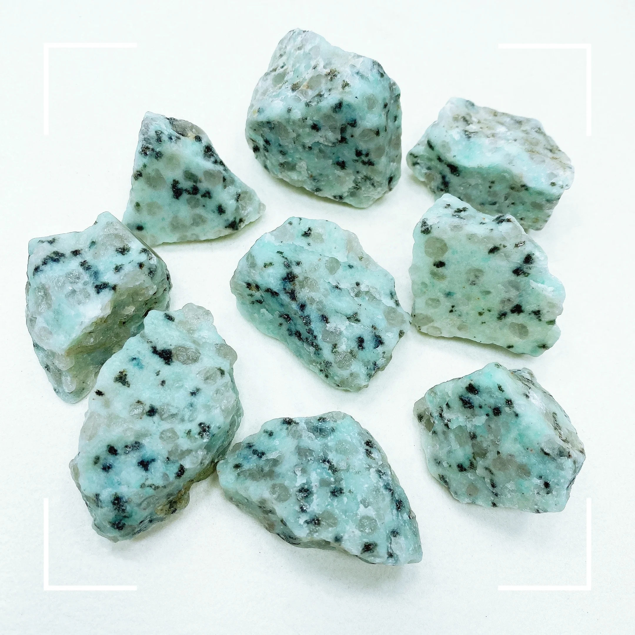 thumbnail image 1 of Piedra cruda de cristal de amatista natural, cuarzo irregular, muestra mineral, curación energética, decoración de acuario, regalo para decoración del hogar, 1 of 5