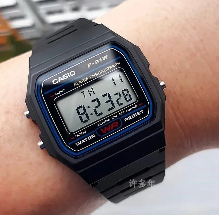 LED Electronic Watch Electronic Watch Sports Watch Digital Watch Luxury F91W Band Watch Waterproof Retro Digital Stainless Steel Sports Military Watches Men Women Electronic Wrist Watch Clock