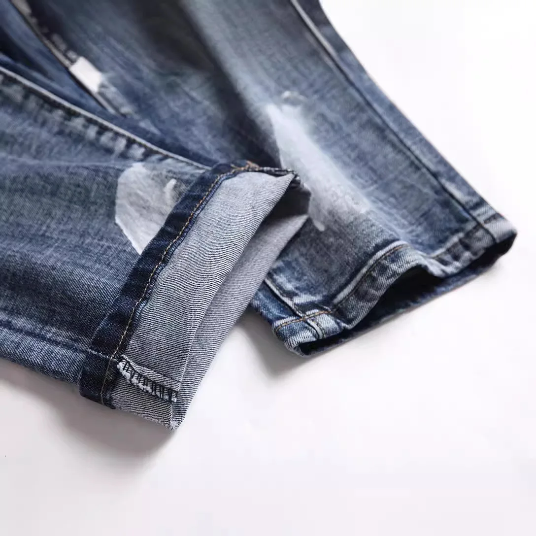 Europe and the United States hand-painted white paint craft personality towel embroidered badge small straight stretch jeans men