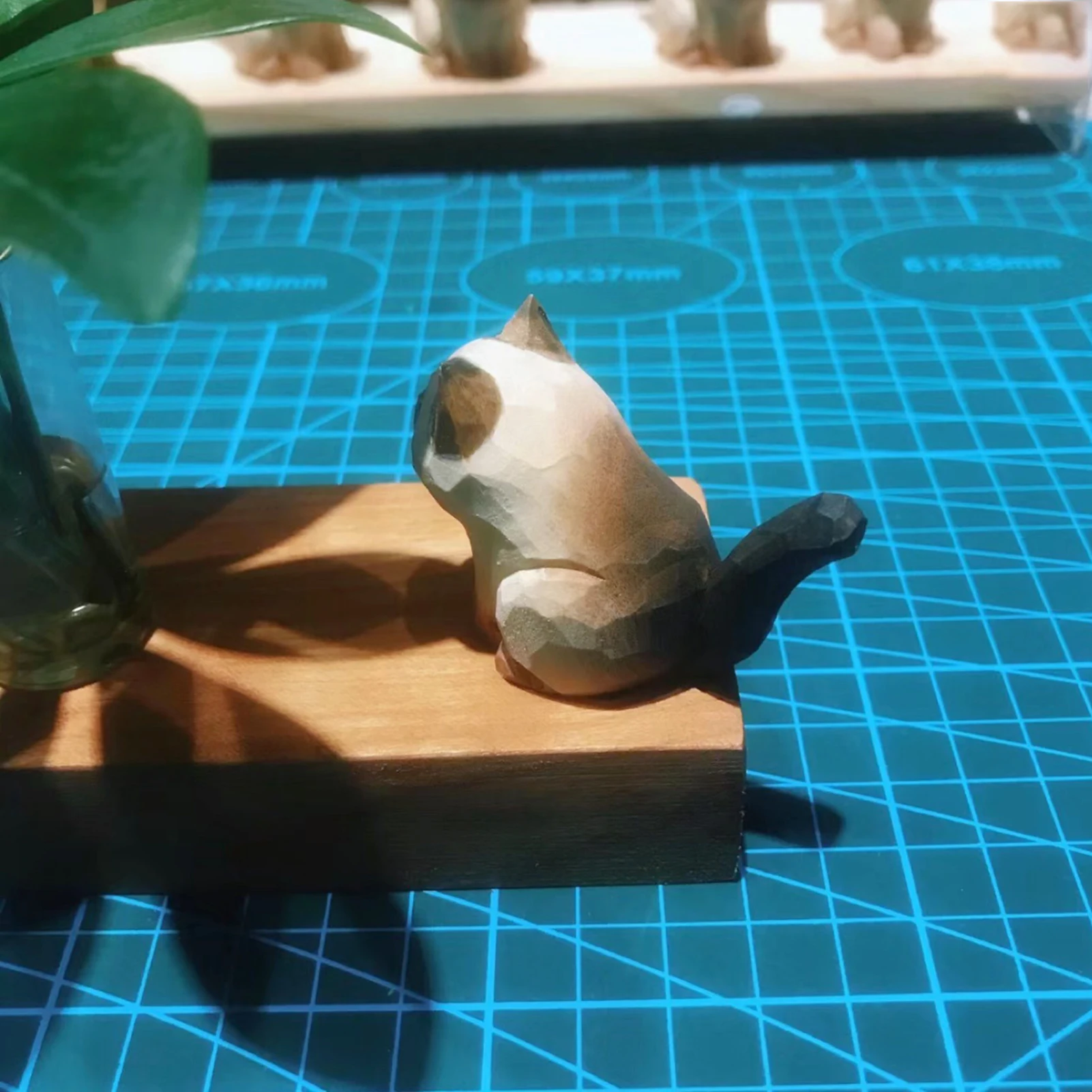 Handcrafted Wooden Siamese Cat Statue - Decorative Animal Figurine