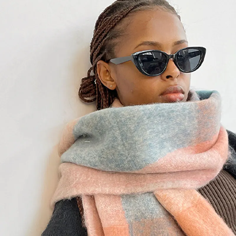 Рисунок 2 - Цветной клетчатый шарф