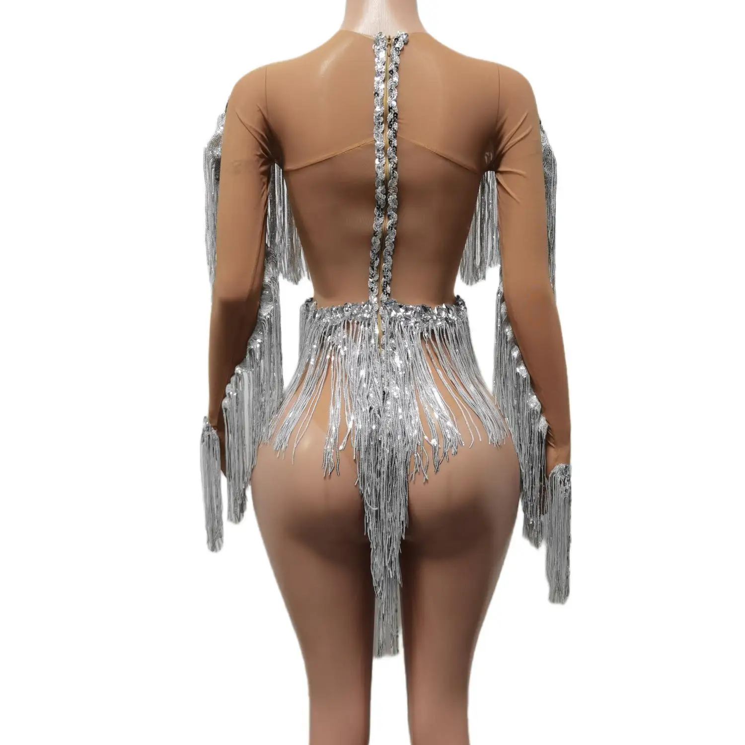 Рисунок 3 - Серебряное блестящее боди с бахромой