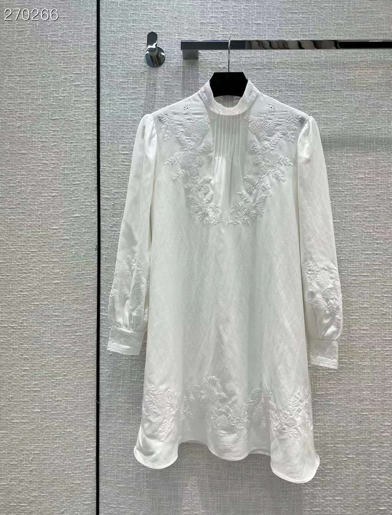 

Fashion Runway 2022 Summer White Dress Women Floral Embroidery Elegant Long Sleeves Loose Party Knee-Length Dress