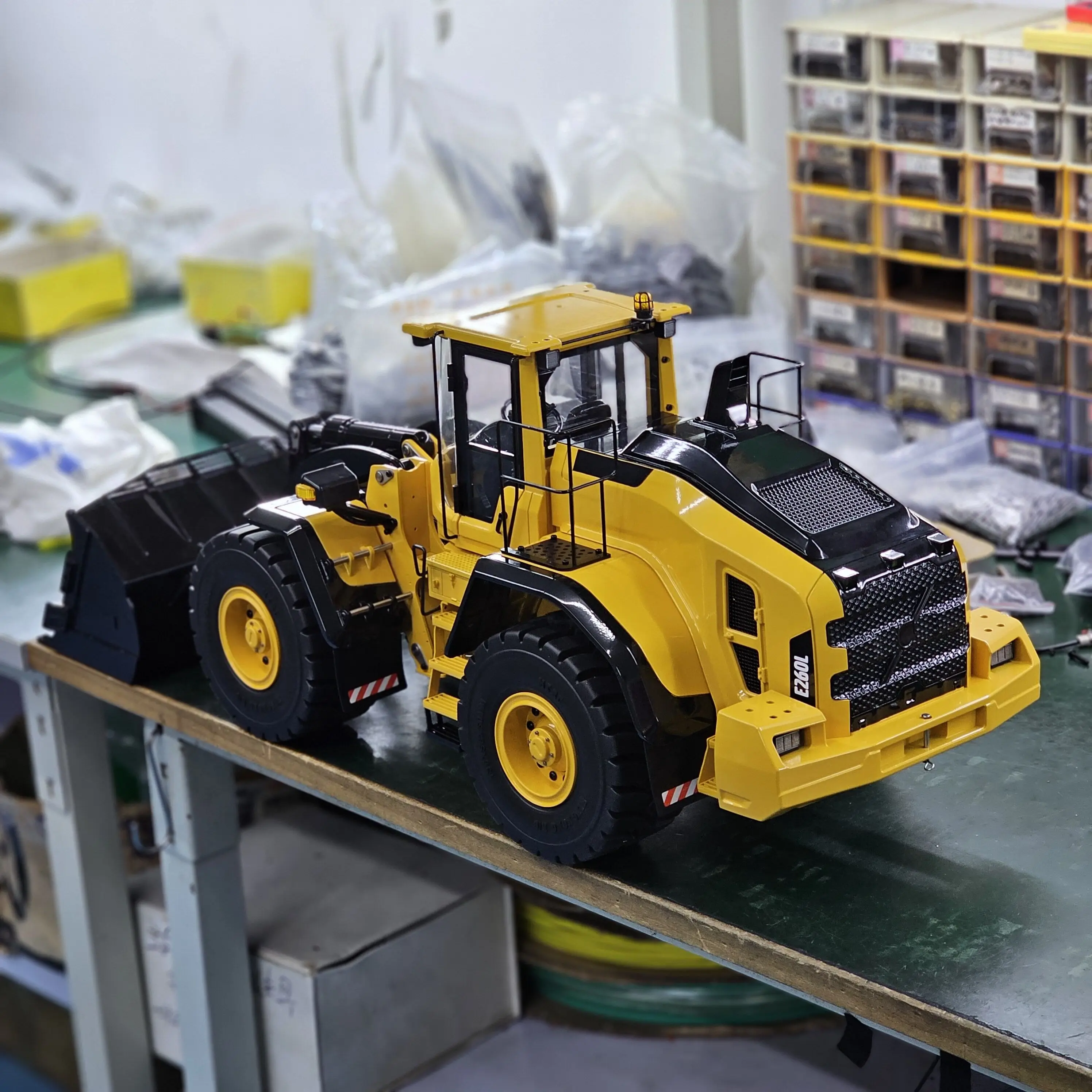 MTM 1/14 RC Loader Hydraulic Wheeled Truck E260L Metal Flysky ST8 Light Sound Motor Servo Remote Control Car RC Toys Model 5